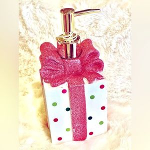 Gift wrap style dispenser